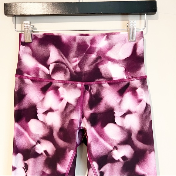 Lululemon Wunder Under Hi-Rise 7/8 Tight
Blush Blossom Alpine White Candy Pink - Picture 9 of 10